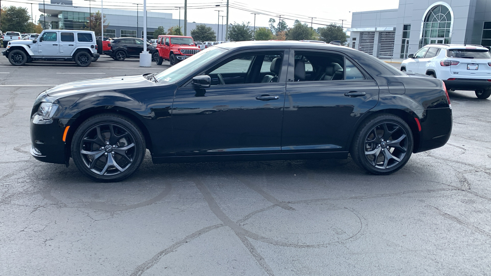 2023 Chrysler 300 S 5