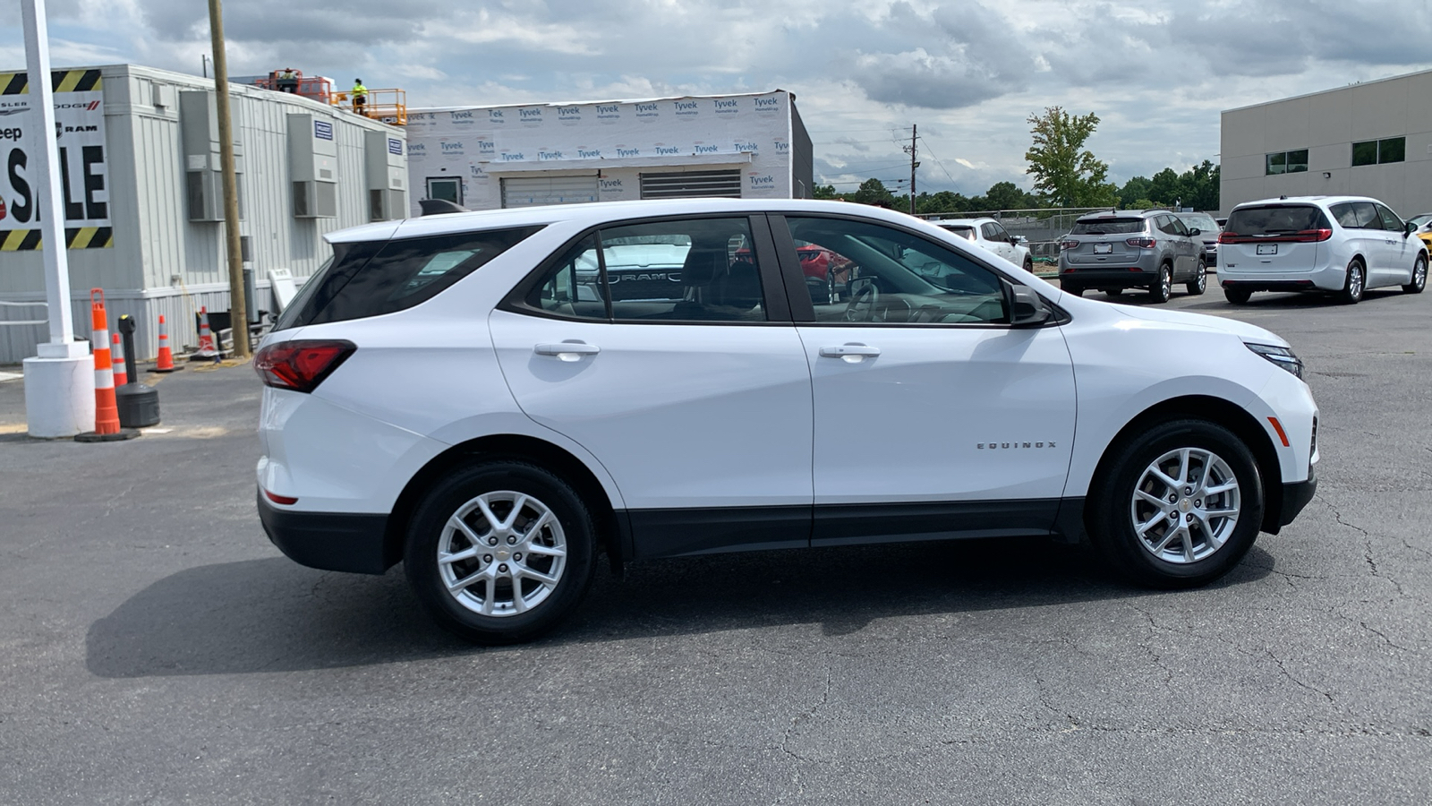 2023 Chevrolet Equinox LS 9