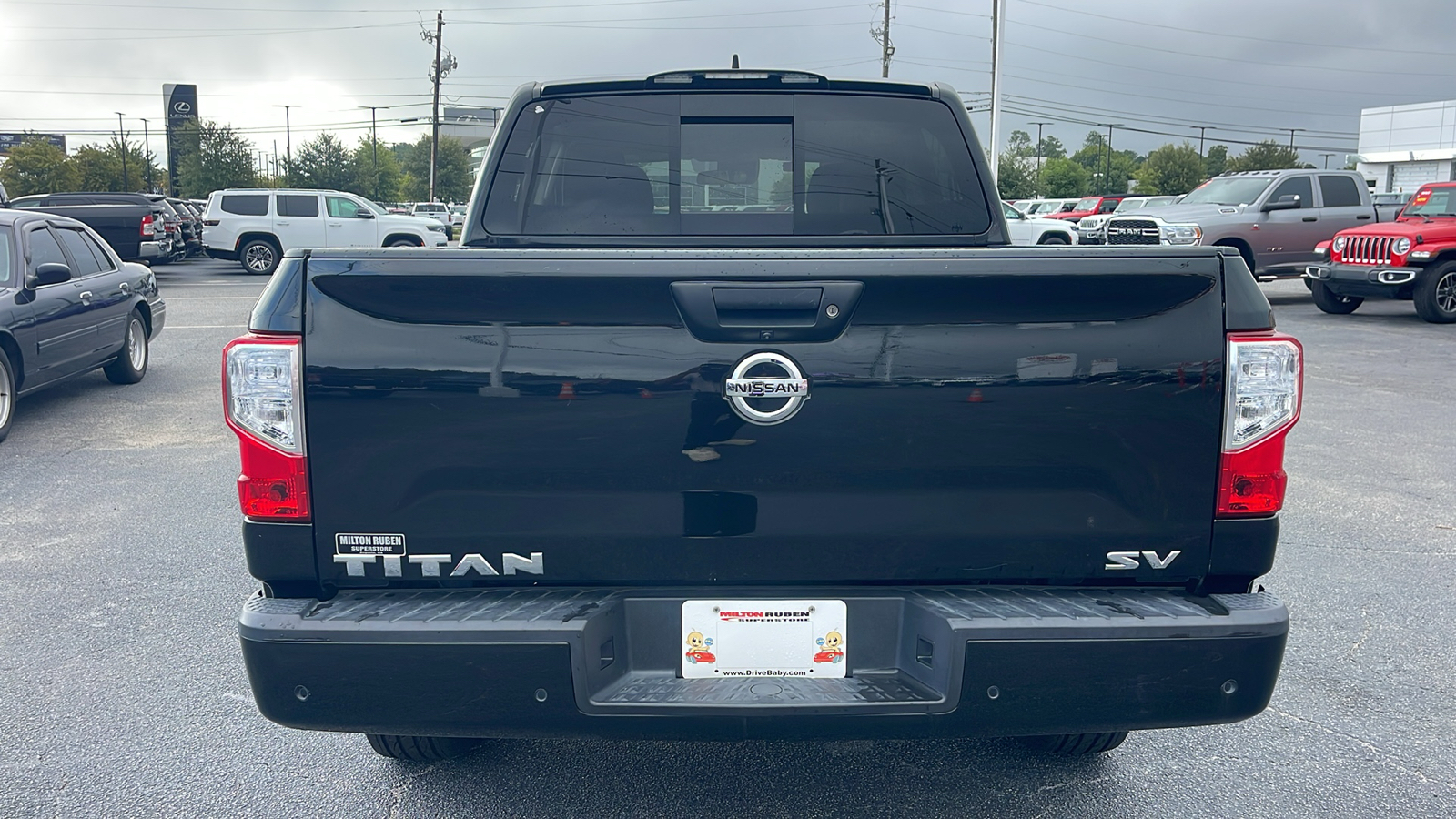 2022 Nissan Titan SV 7