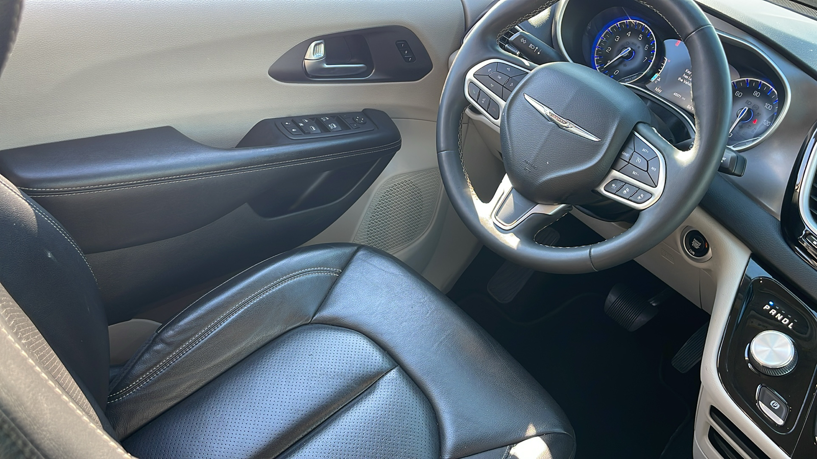 2022 Chrysler Pacifica Touring L 16