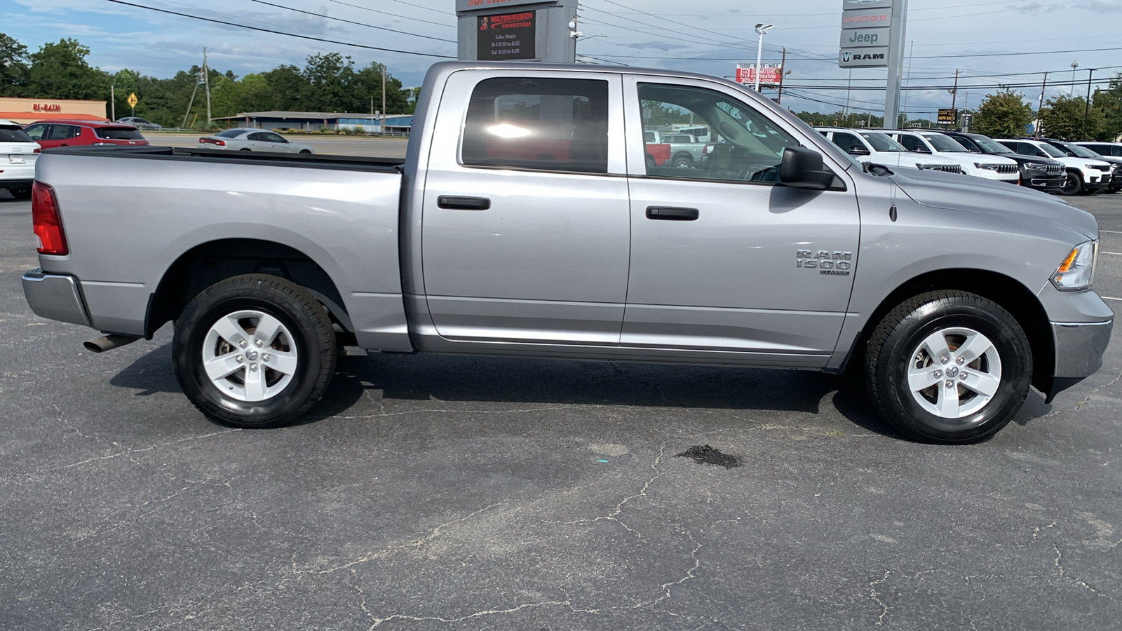 2022 Ram 1500 Classic SLT 10