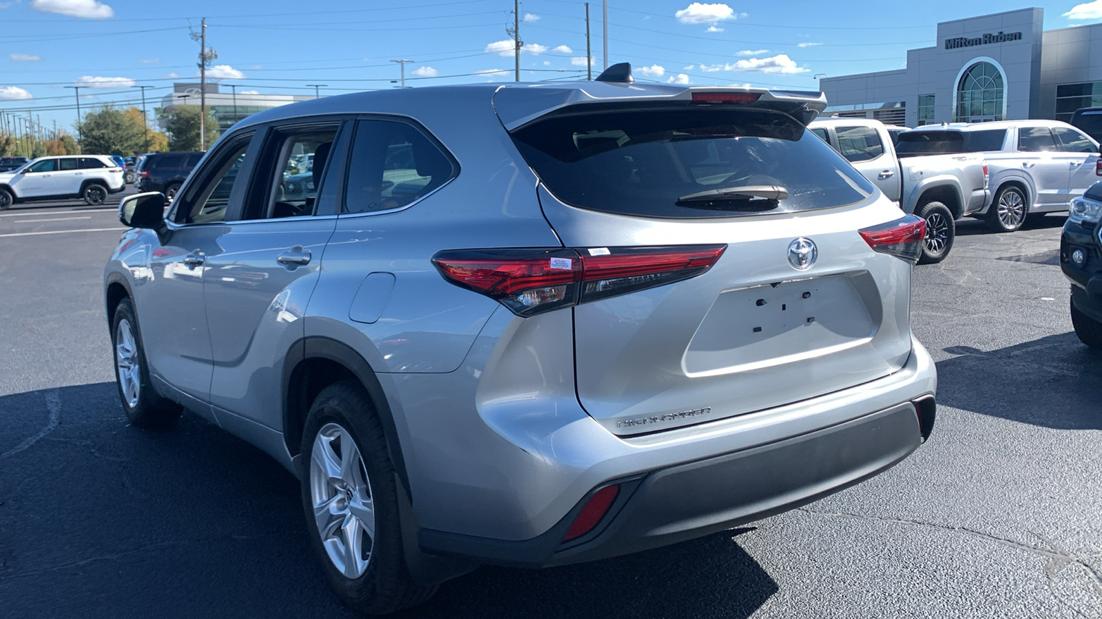 2023 Toyota Highlander L 6