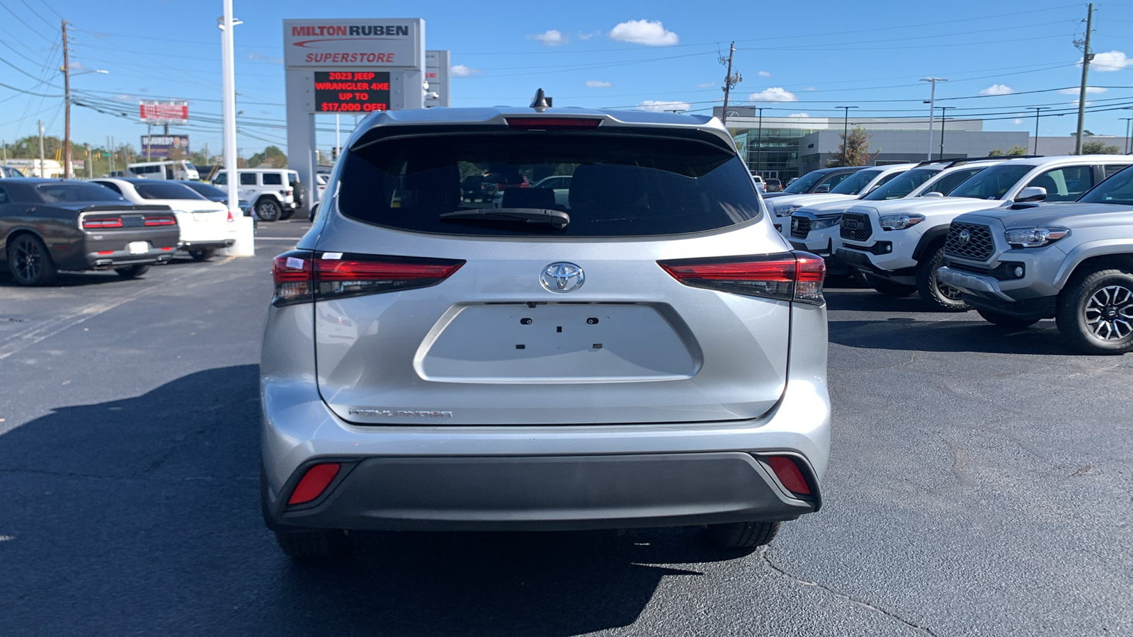 2023 Toyota Highlander L 7