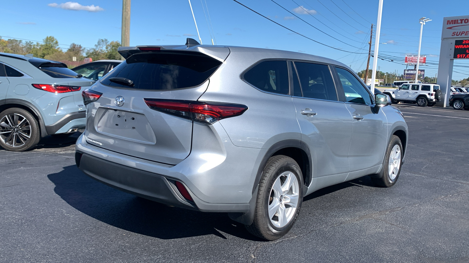 2023 Toyota Highlander L 8