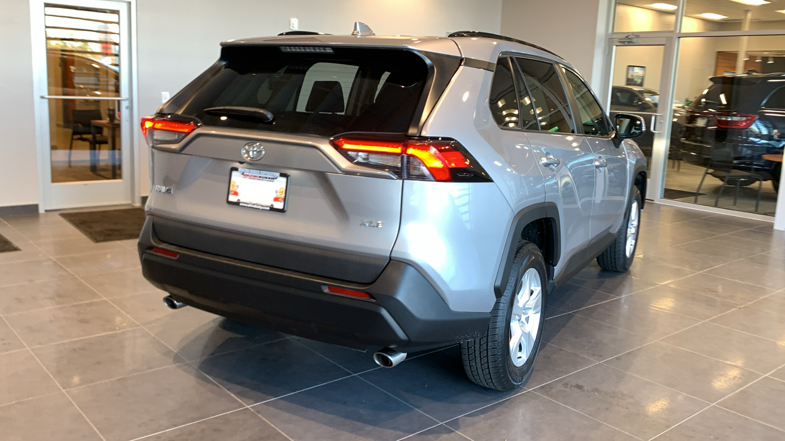 2021 Toyota RAV4 XLE 8