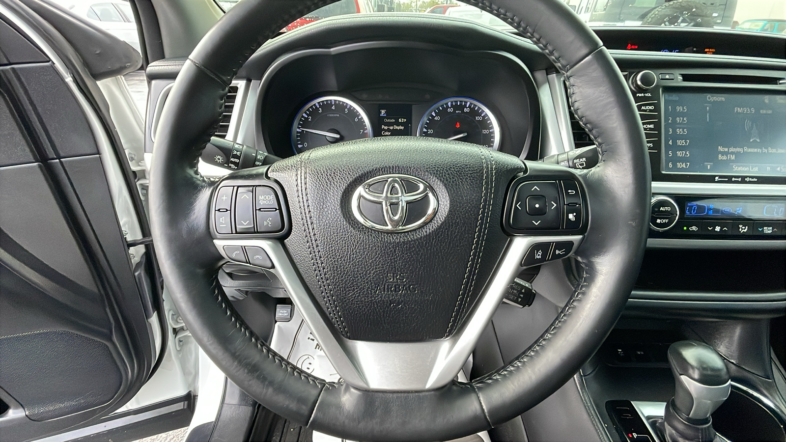 2017 Toyota Highlander SE 22