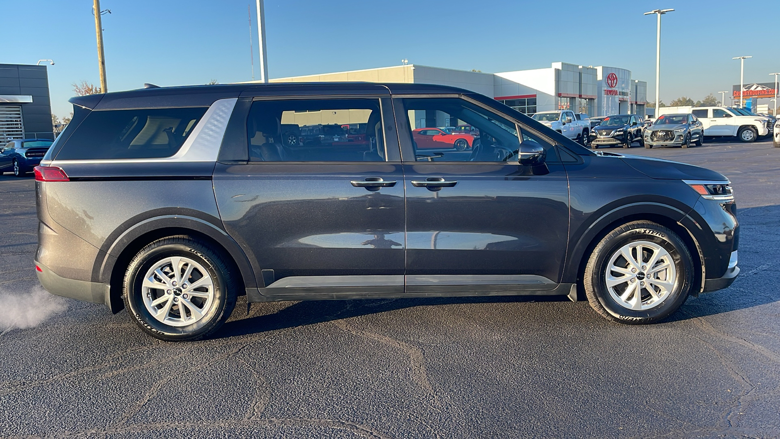 2023 Kia Carnival LX 9