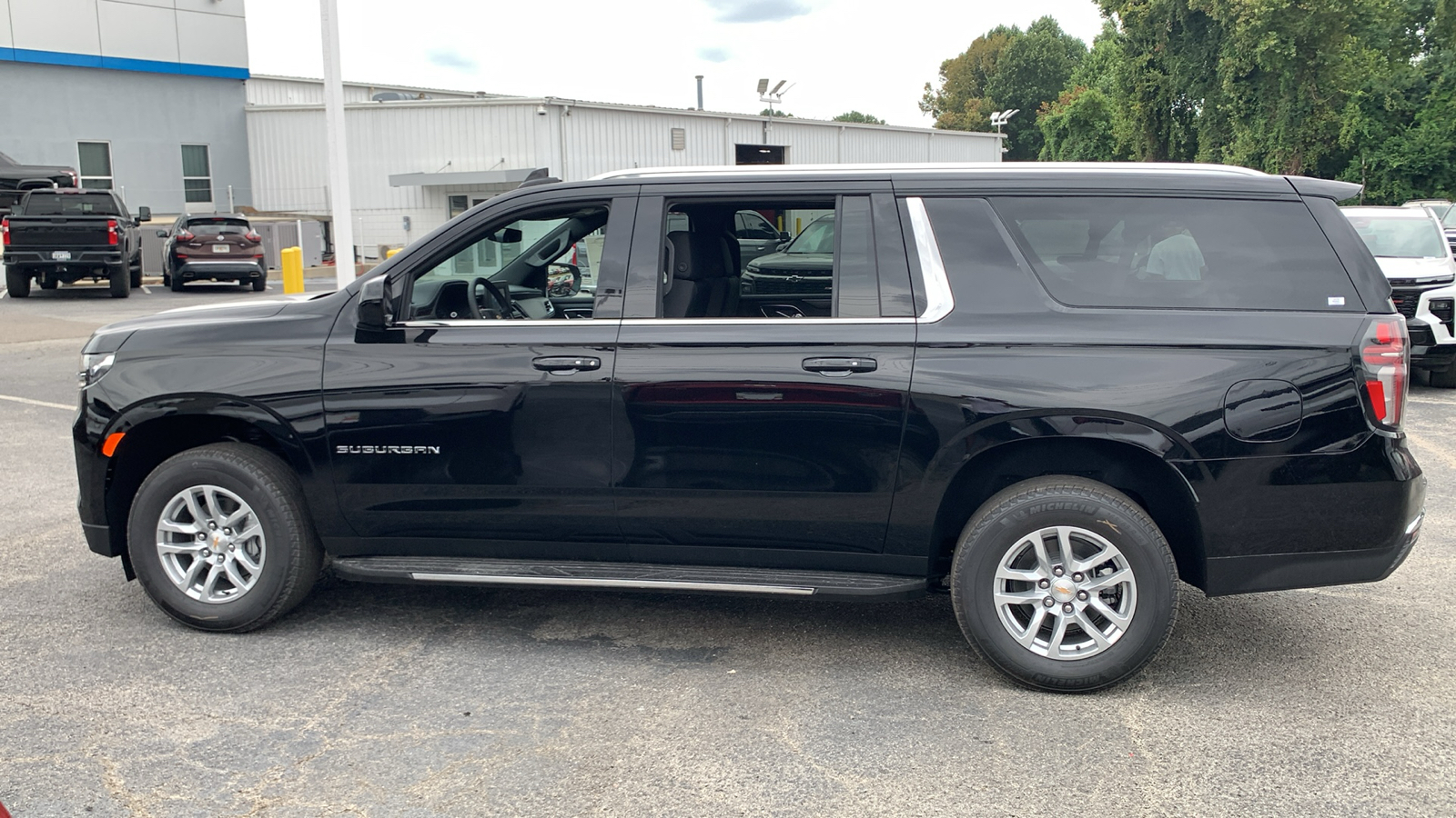 2024 Chevrolet Suburban LS 5