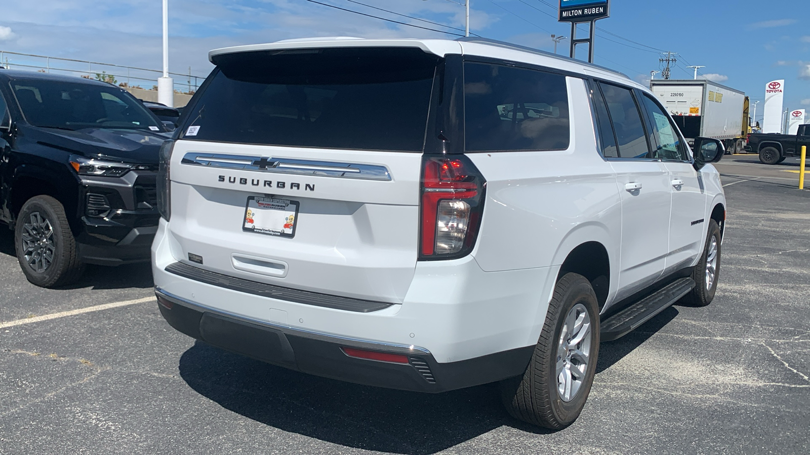 2024 Chevrolet Suburban LS 8