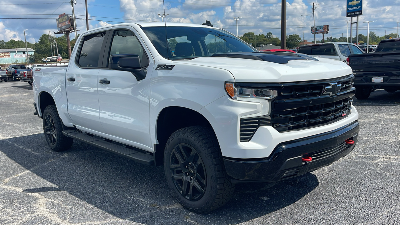 2024 Chevrolet Silverado 1500 LT Trail Boss 2