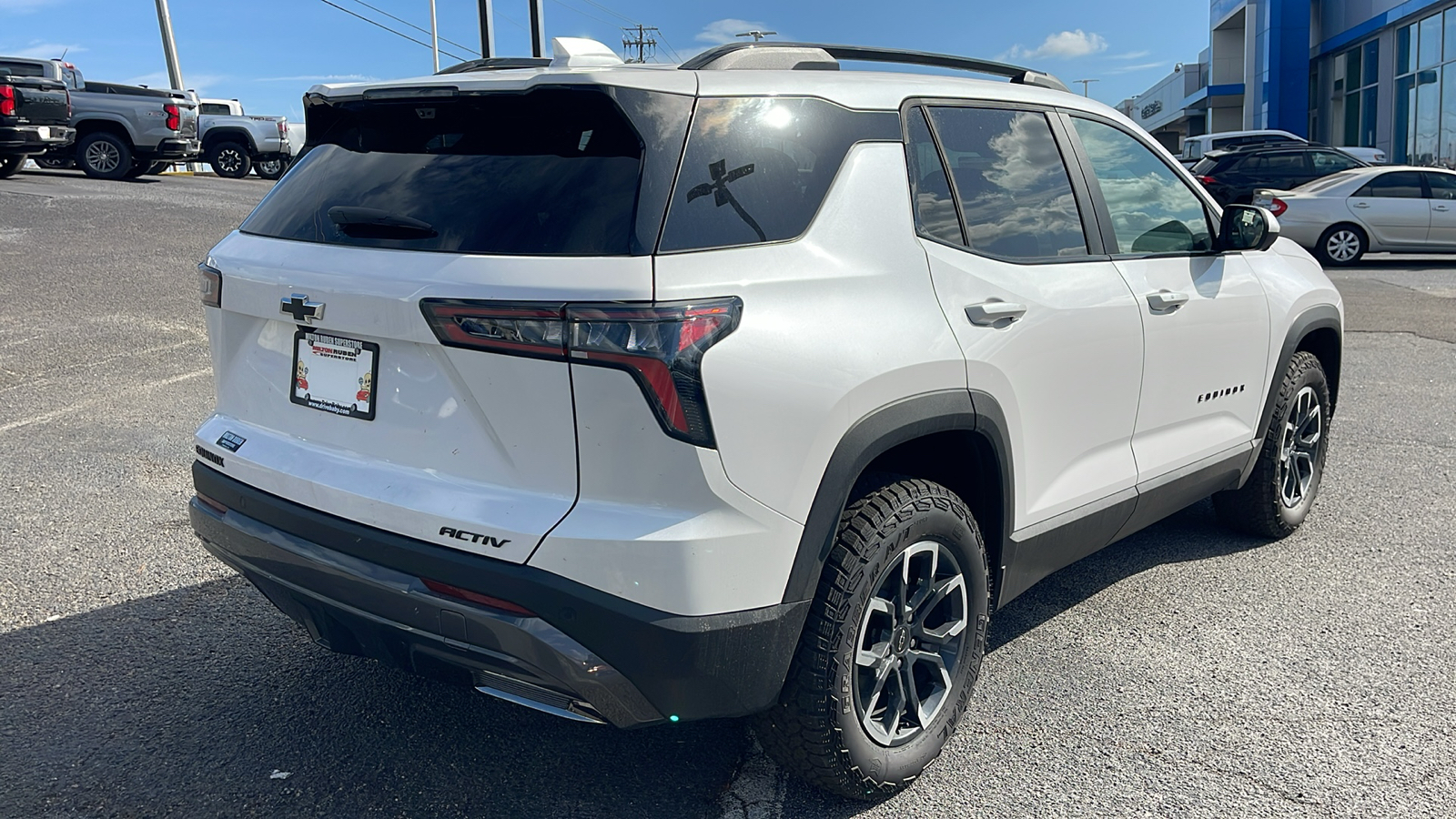 2025 Chevrolet Equinox ACTIV 8