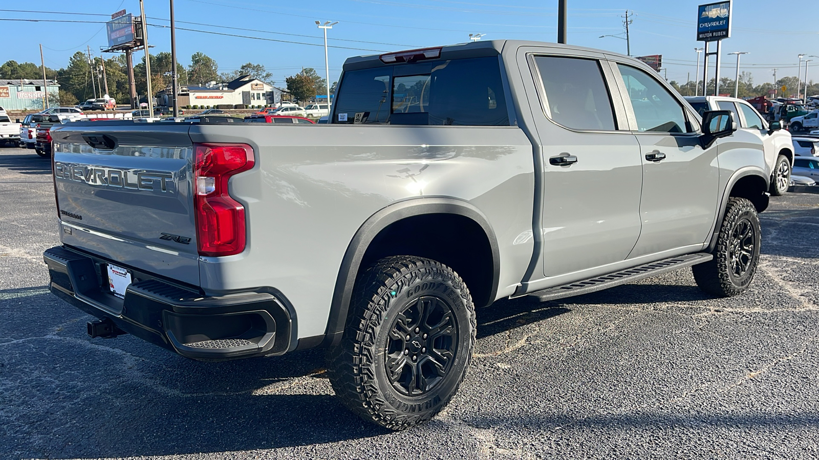 2025 Chevrolet Silverado 1500 ZR2 8