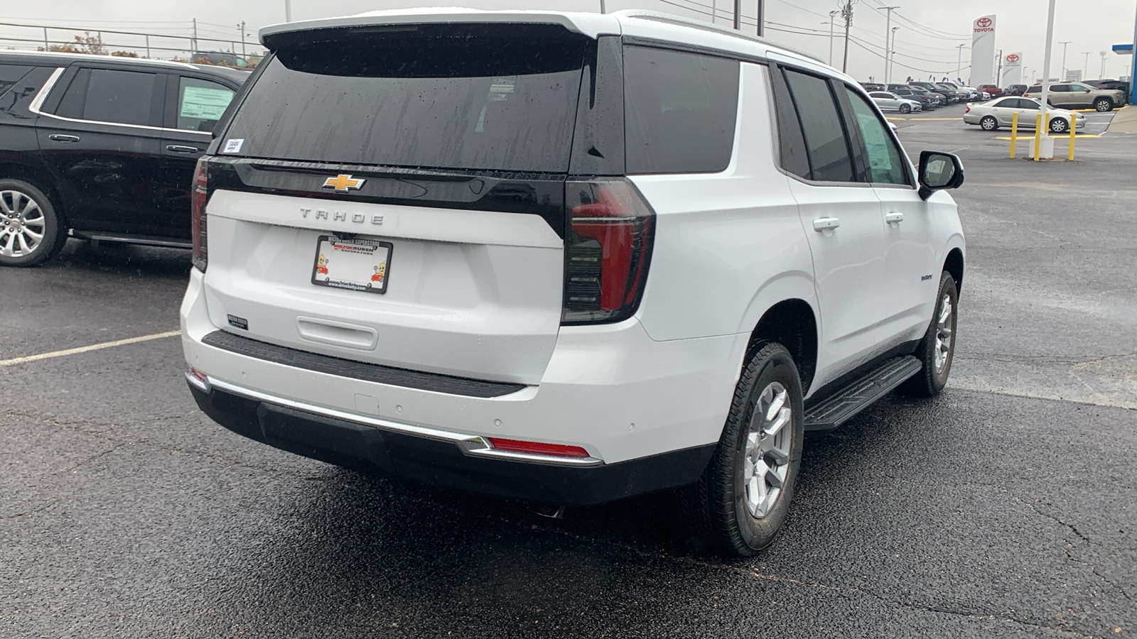 2025 Chevrolet Tahoe LS 8