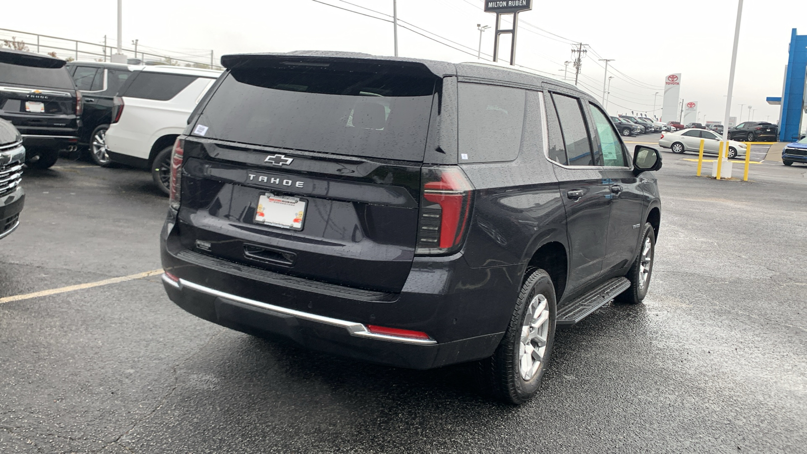 2025 Chevrolet Tahoe LS 8