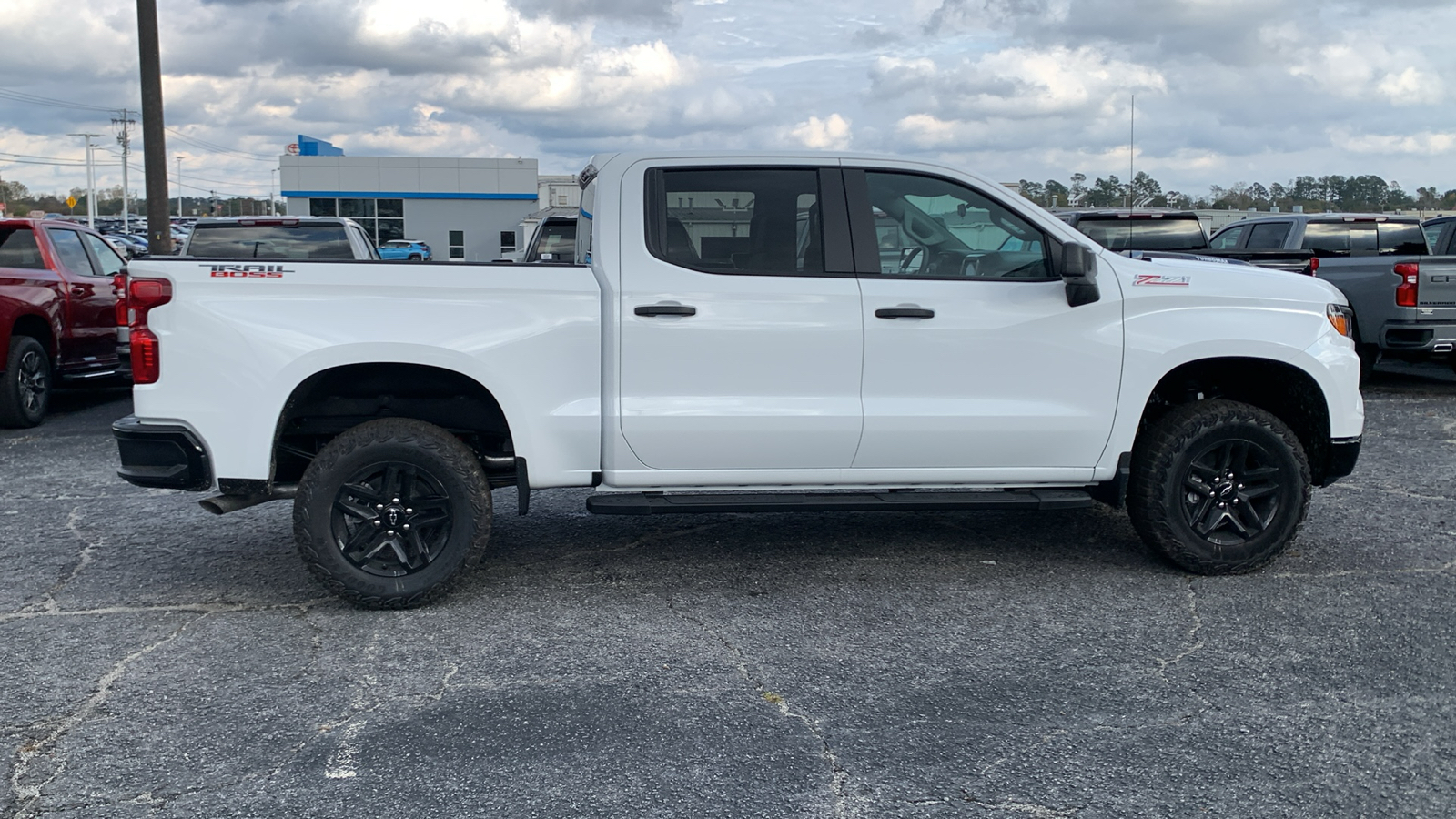 2025 Chevrolet Silverado 1500 Custom Trail Boss 9