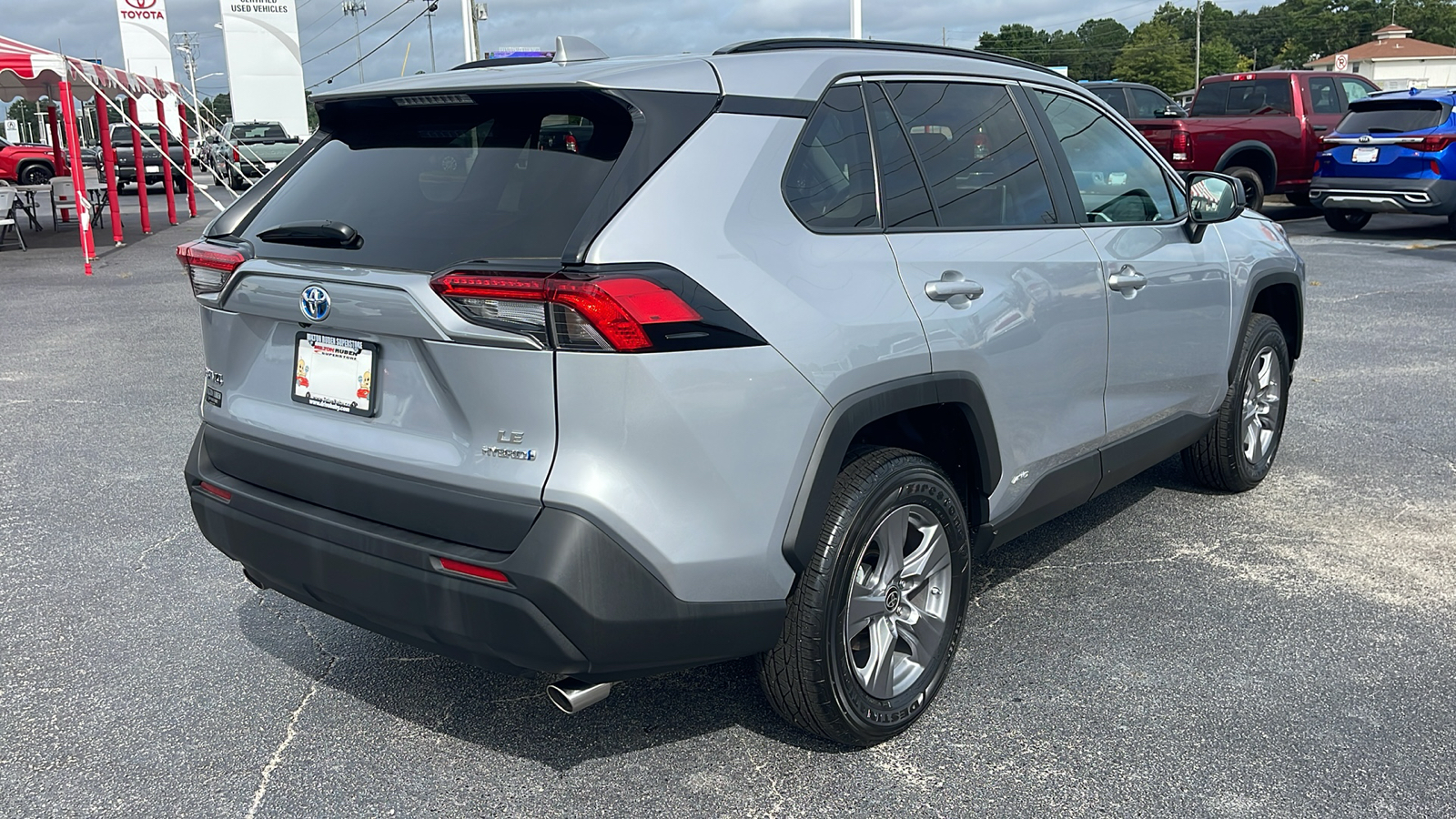 2024 Toyota RAV4 Hybrid LE 8