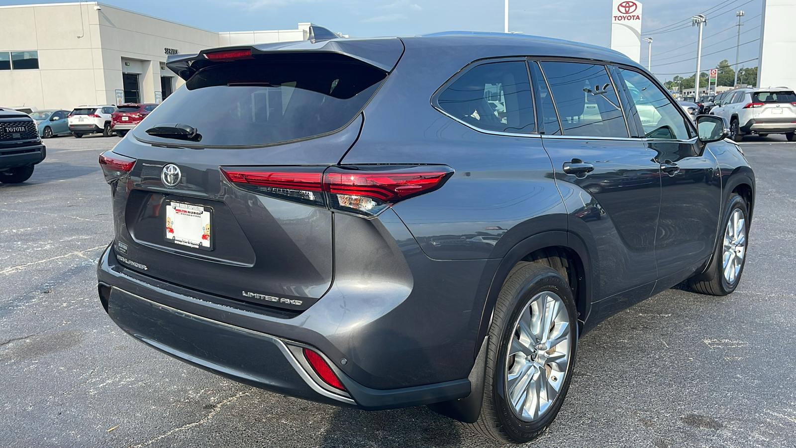 2021 Toyota Highlander Limited 8