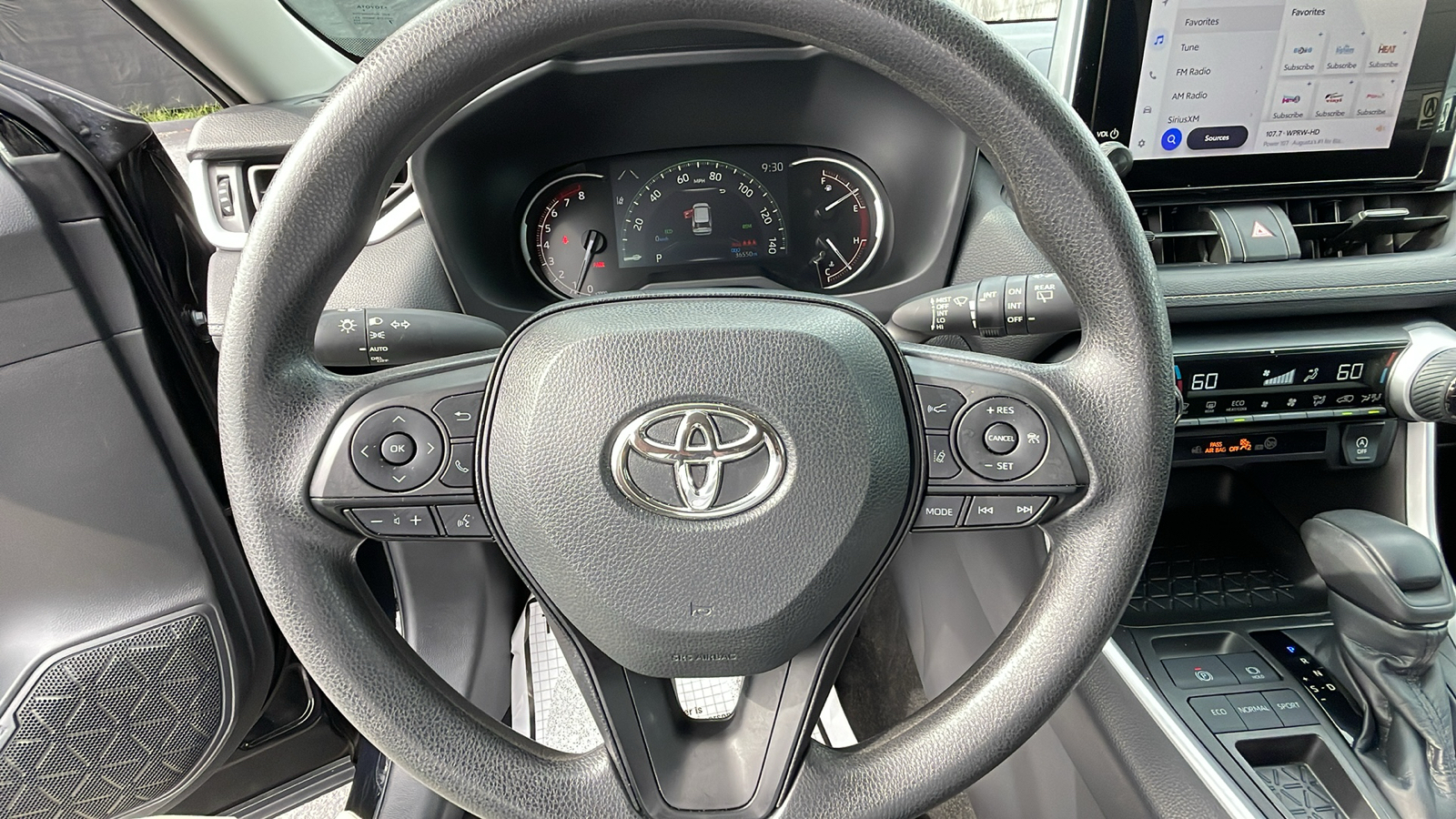 2023 Toyota RAV4 XLE 21