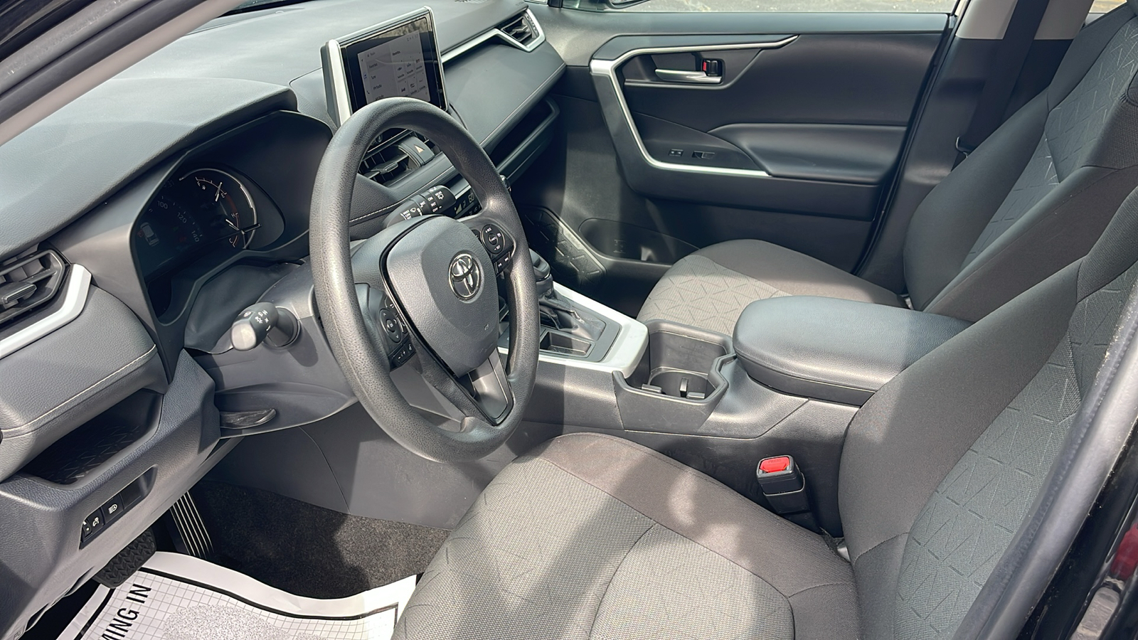 2023 Toyota RAV4 XLE 26