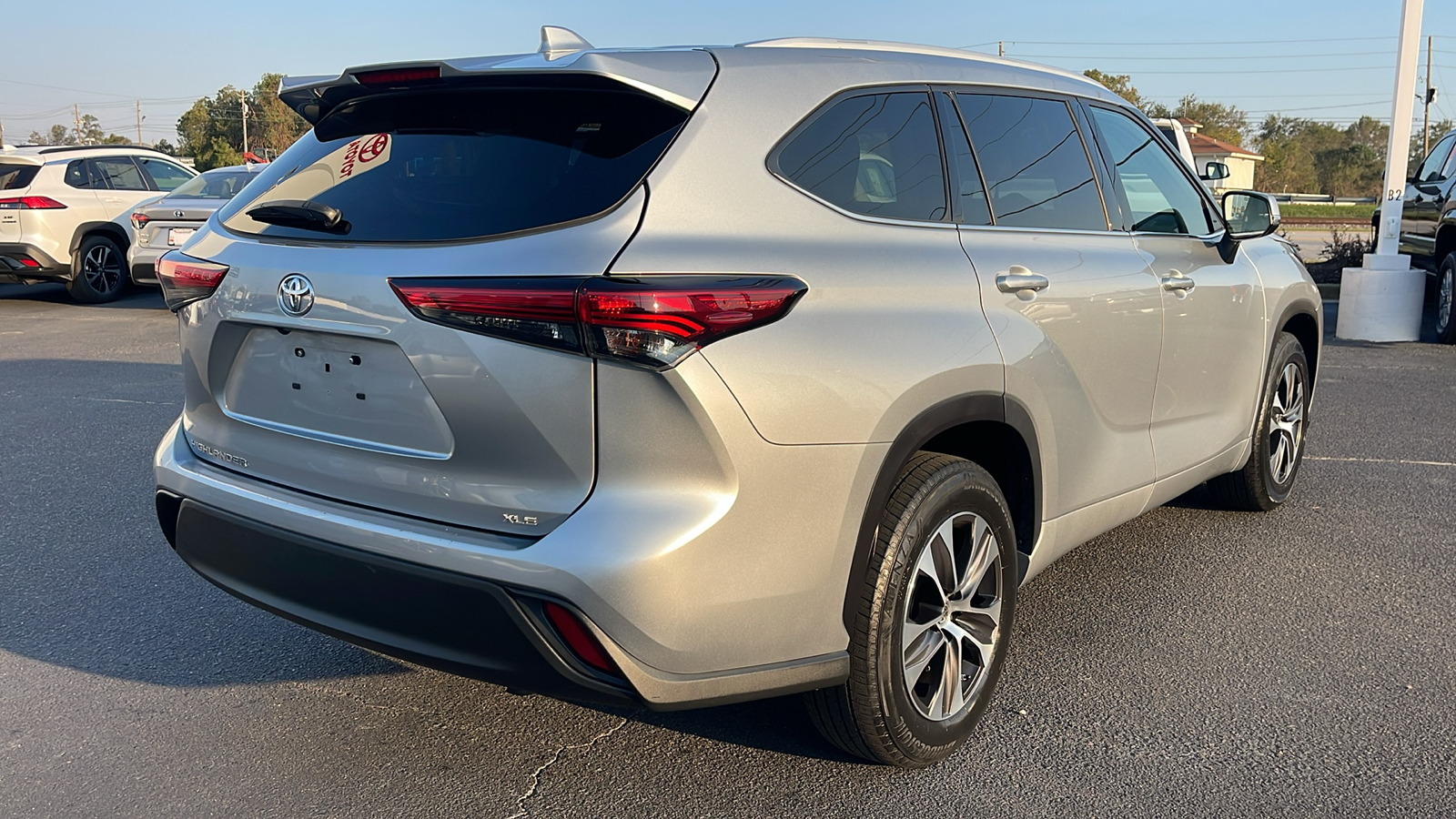 2022 Toyota Highlander XLE 8