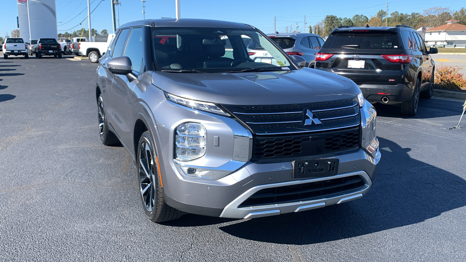 2023 Mitsubishi Outlander SE Special Edition 2