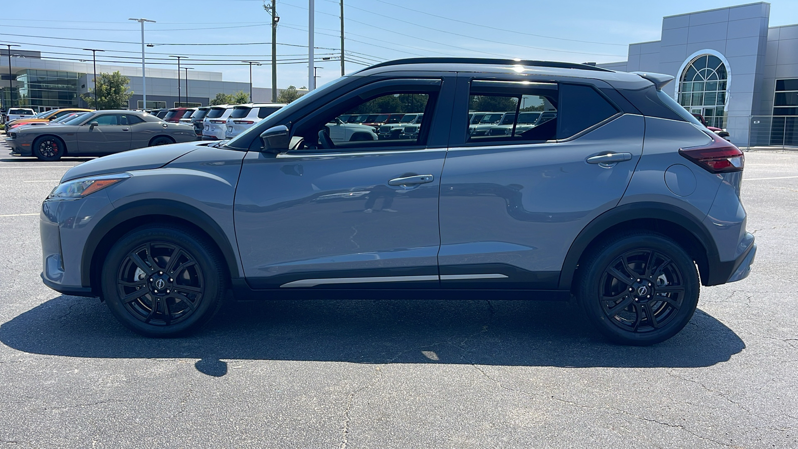 2023 Nissan Kicks SR 5