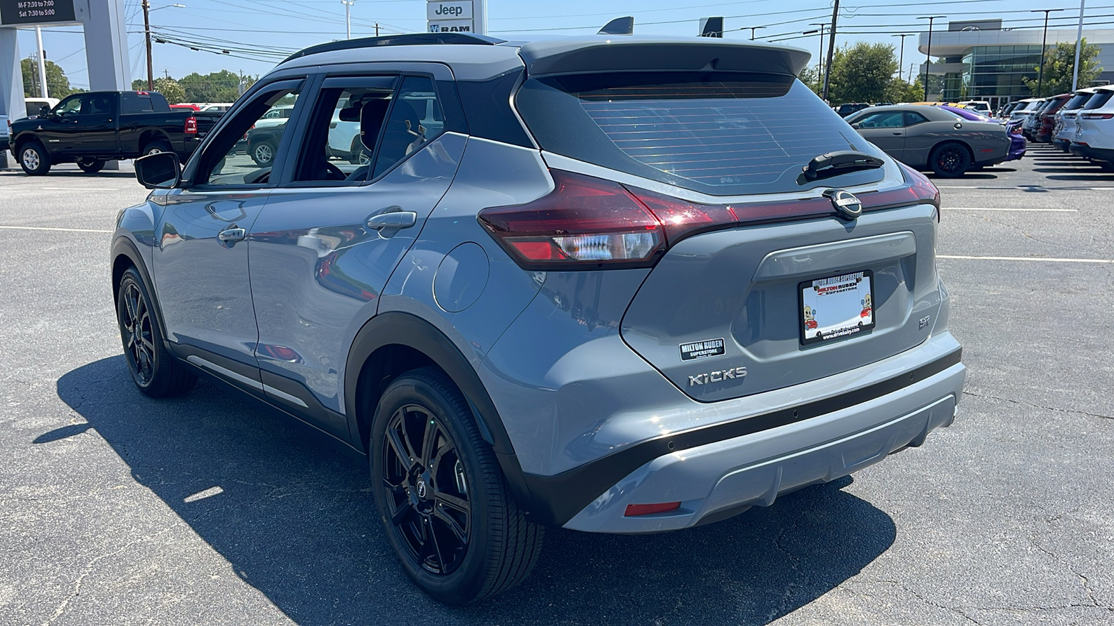 2023 Nissan Kicks SR 6