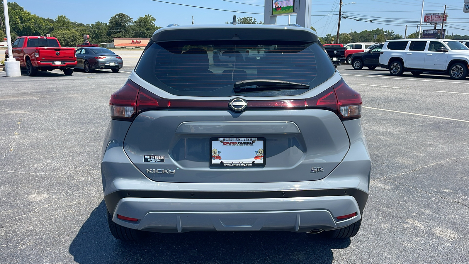 2023 Nissan Kicks SR 7