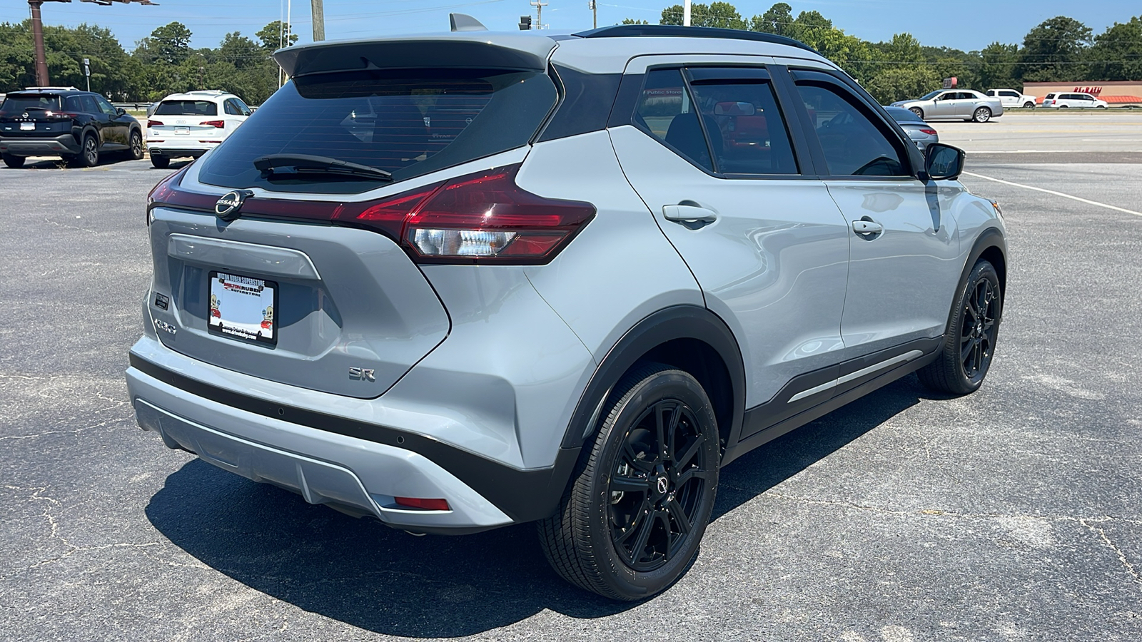 2023 Nissan Kicks SR 8