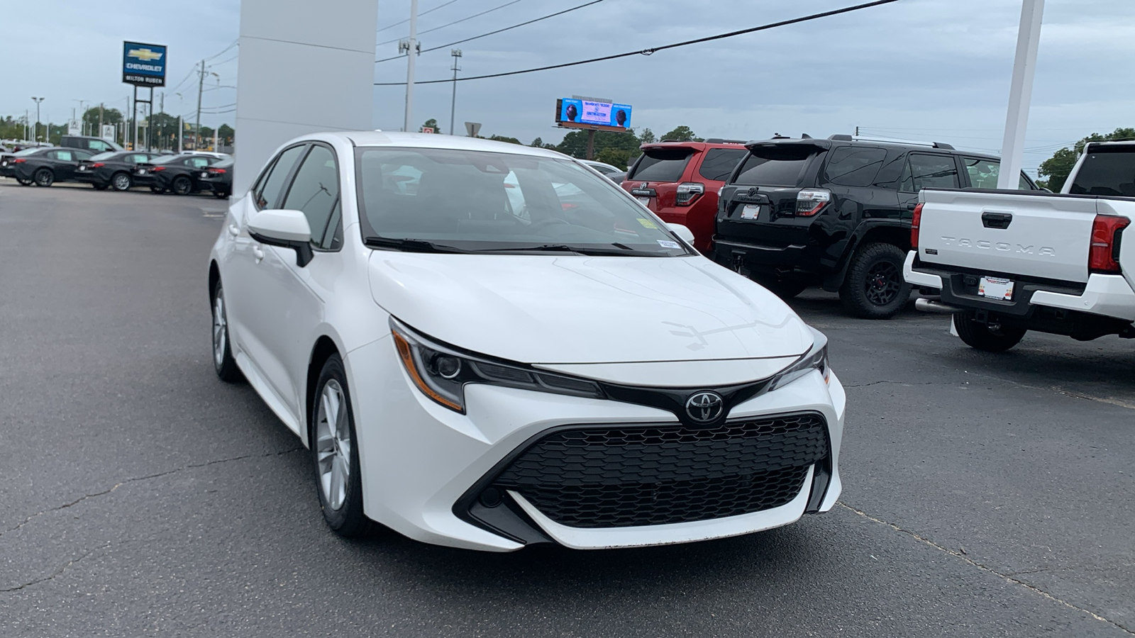 2022 Toyota Corolla Hatchback SE 2