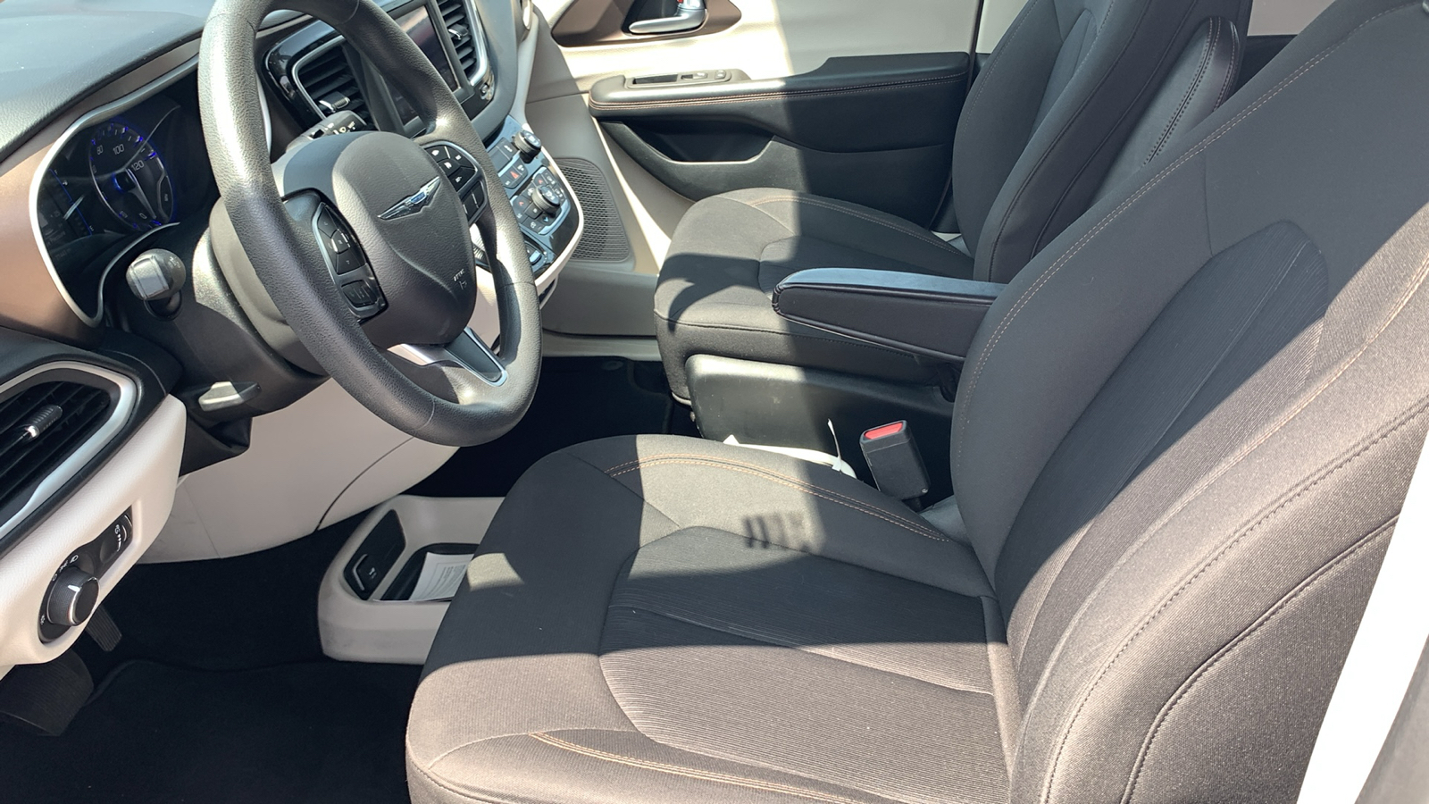 2018 Chrysler Pacifica L 25