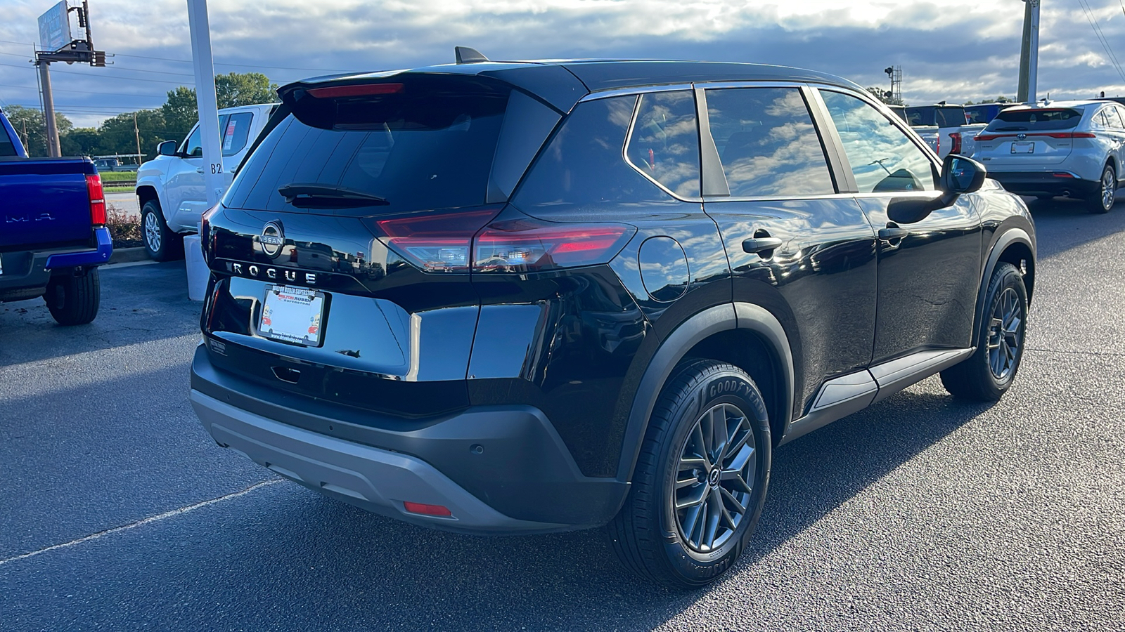 2023 Nissan Rogue S 9