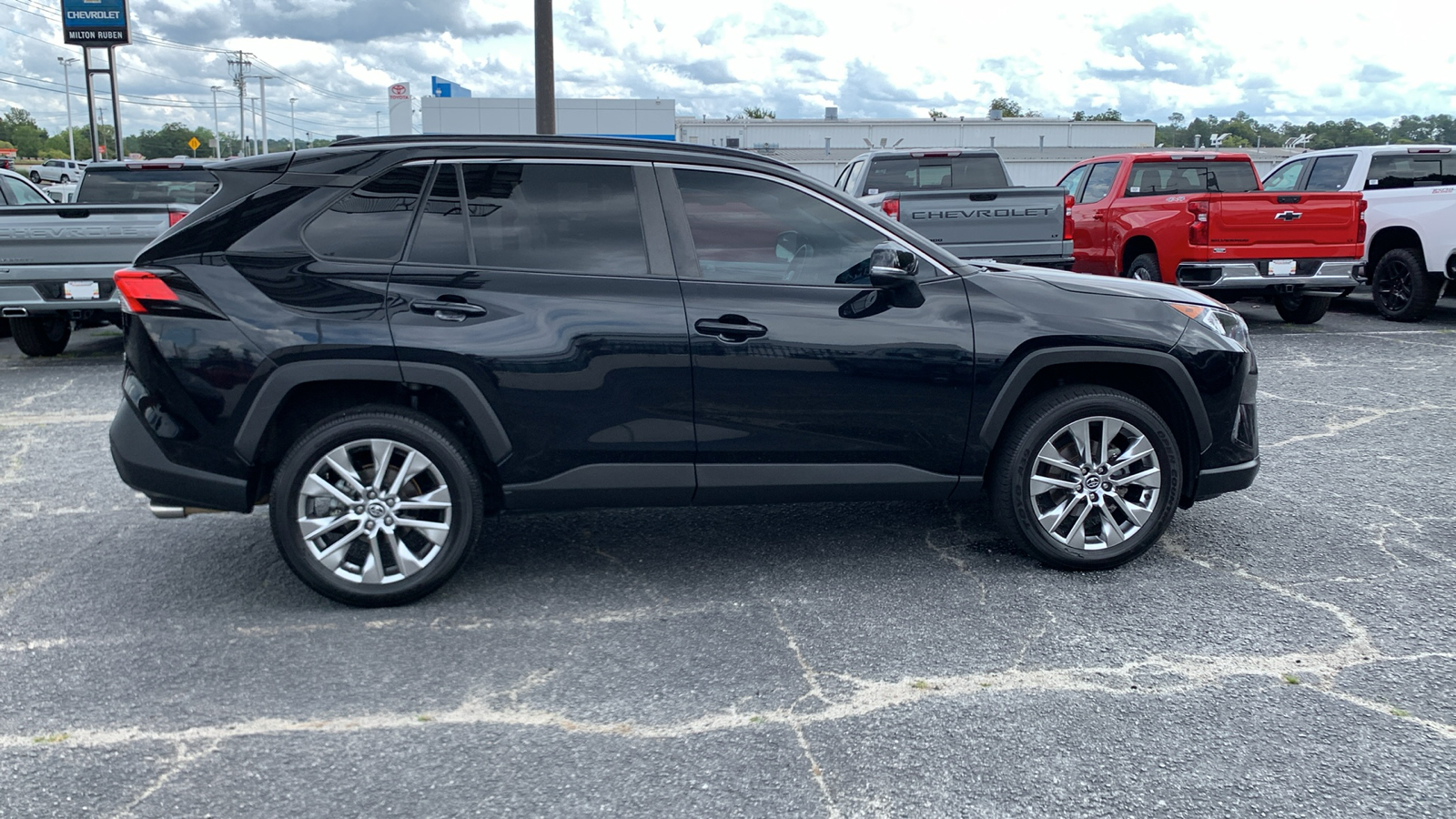 2020 Toyota RAV4 XLE Premium 9