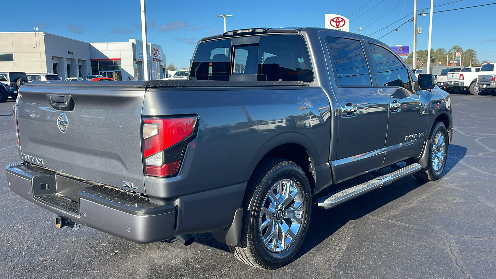 2020 Nissan Titan SL 8