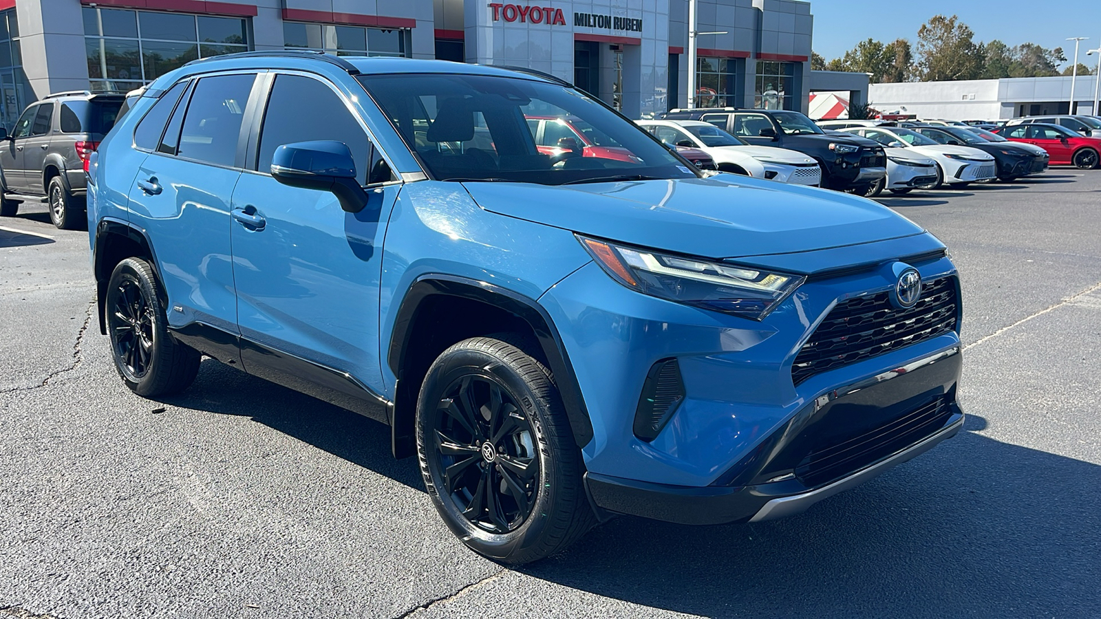 2023 Toyota RAV4 Hybrid SE 2