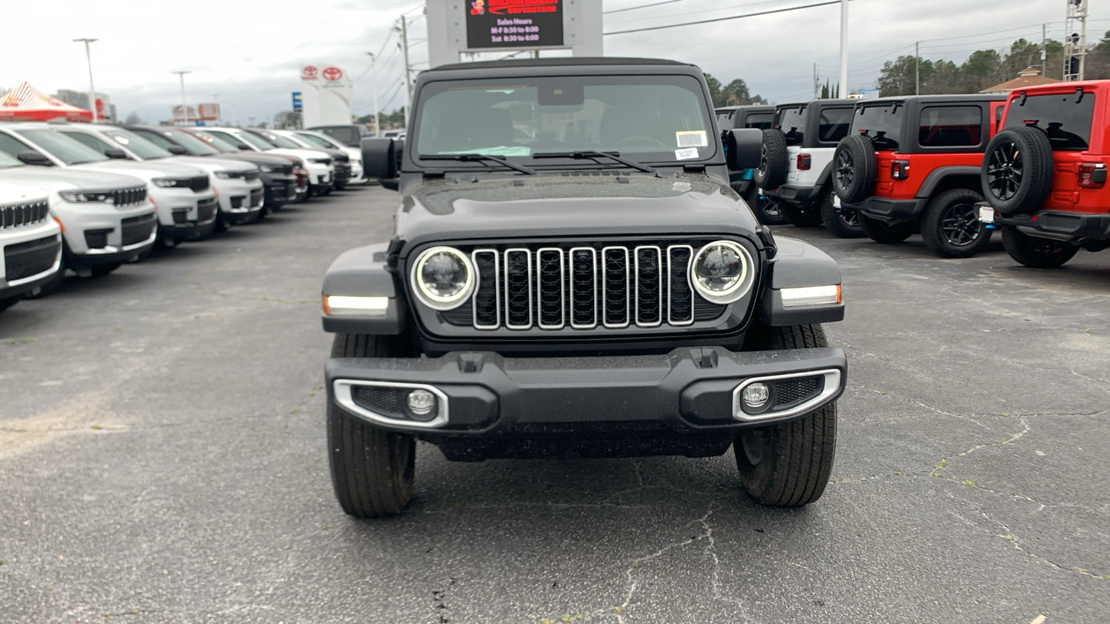 2024 Jeep Wrangler Sahara 3