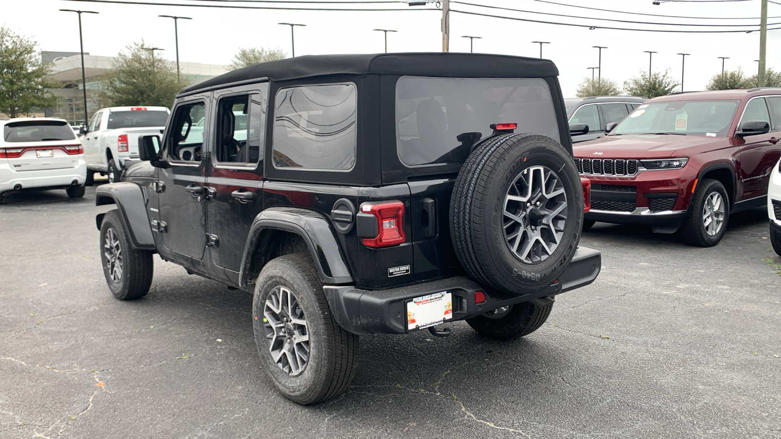 2024 Jeep Wrangler Sahara 6