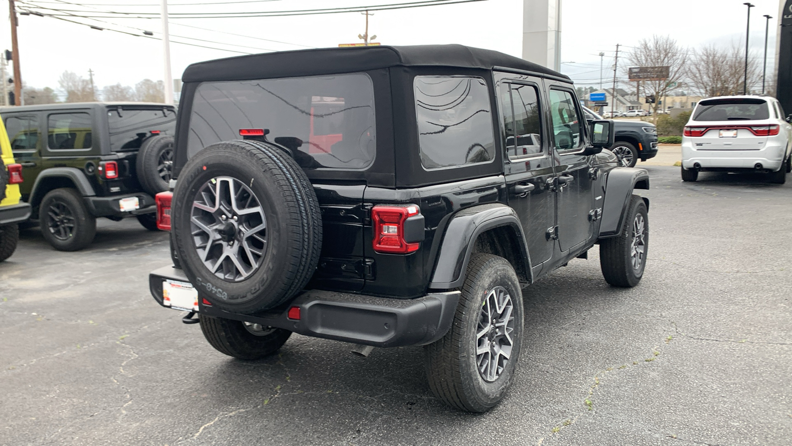 2024 Jeep Wrangler Sahara 8