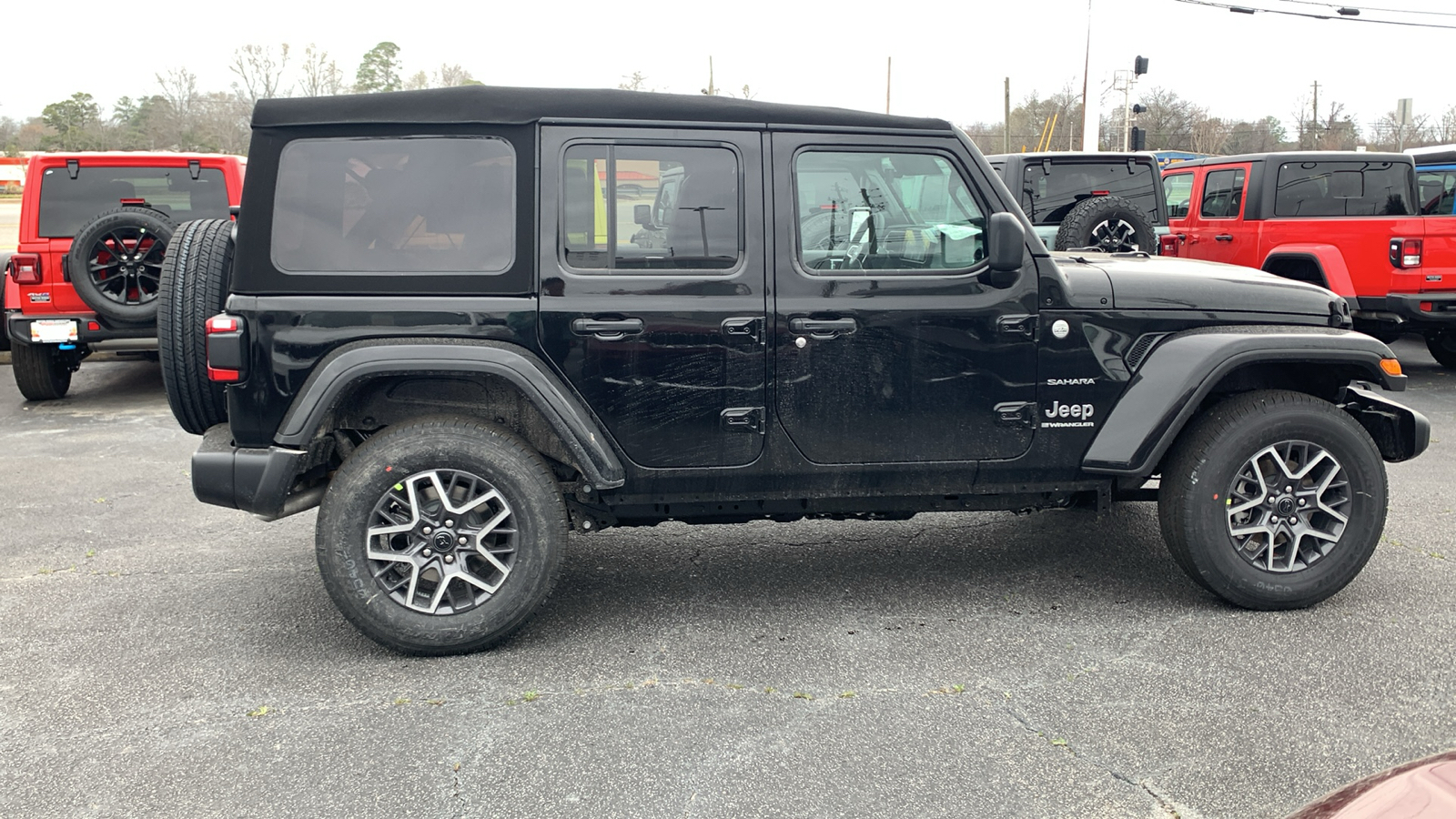 2024 Jeep Wrangler Sahara 9