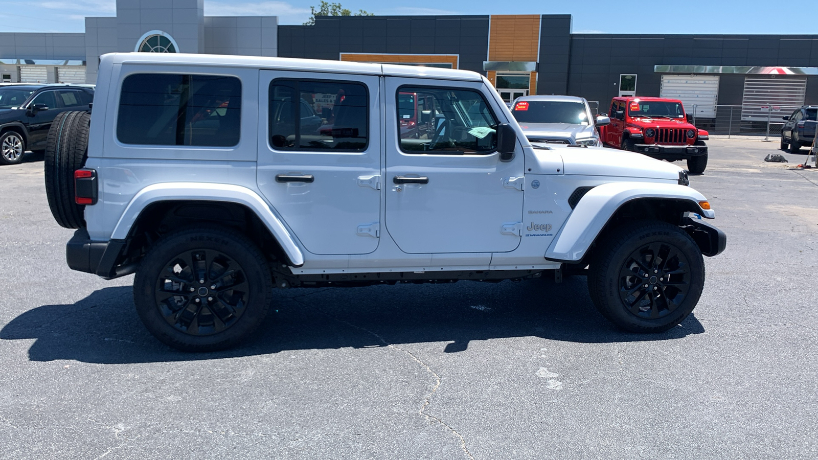 2024 Jeep Wrangler Sahara 4xe 9