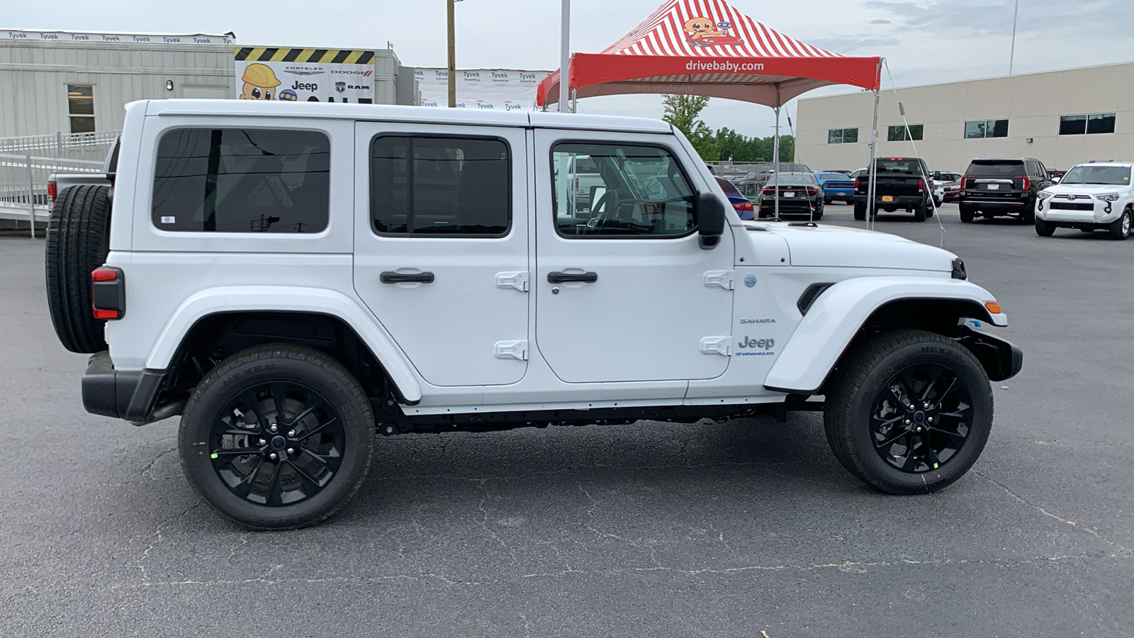 2024 Jeep Wrangler Sahara 4xe 9