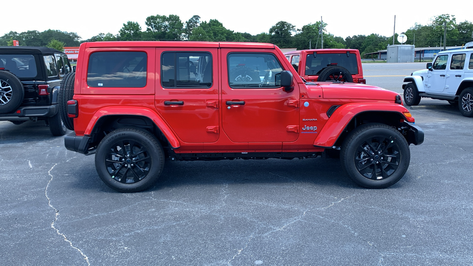 2024 Jeep Wrangler Sahara 4xe 9