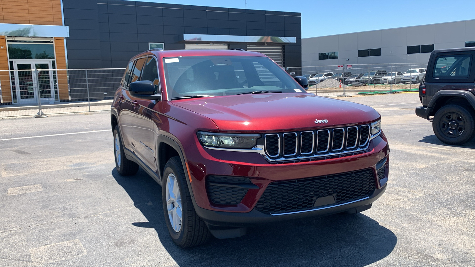 2024 Jeep Grand Cherokee Laredo 2