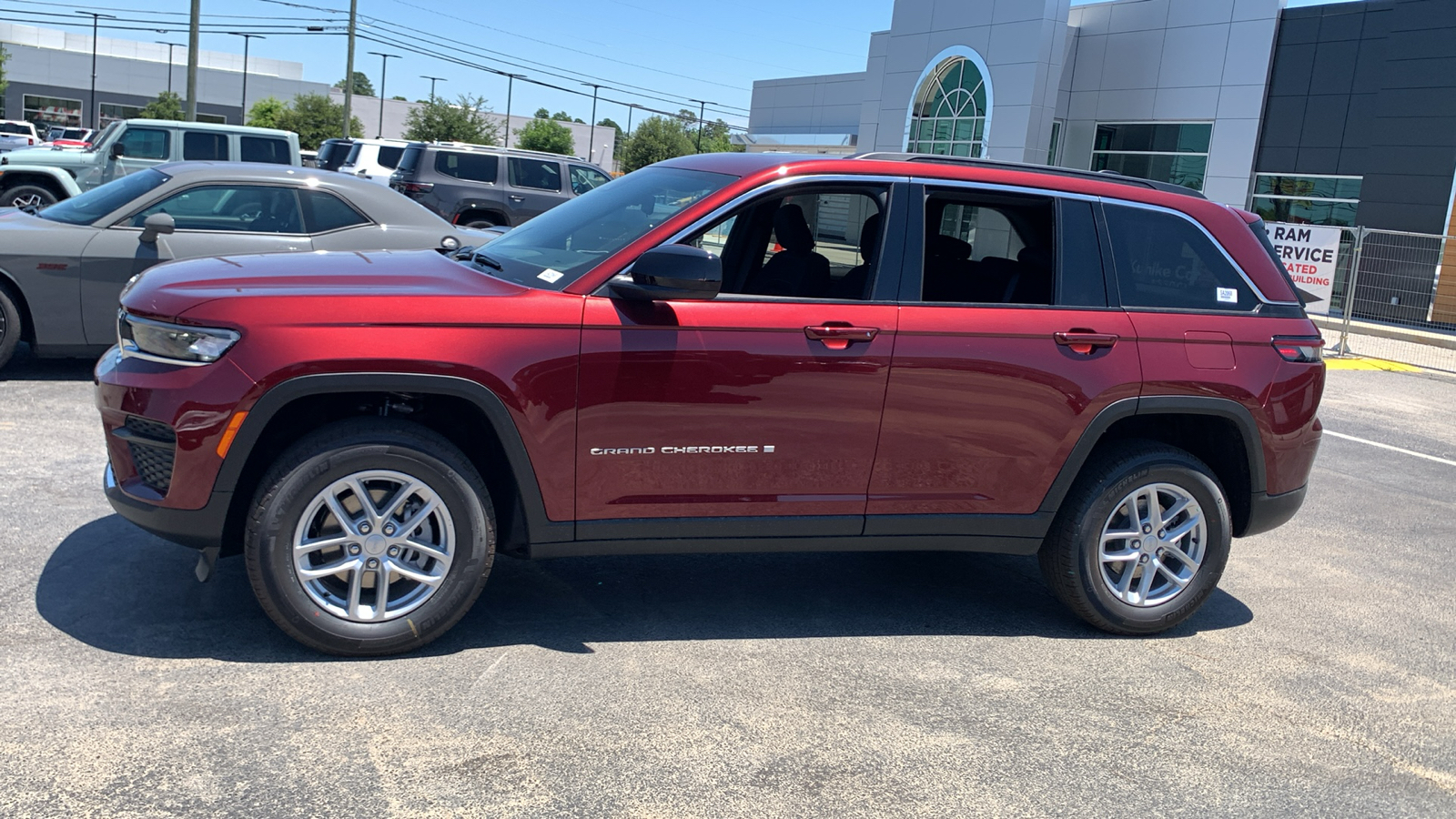 2024 Jeep Grand Cherokee Laredo 5