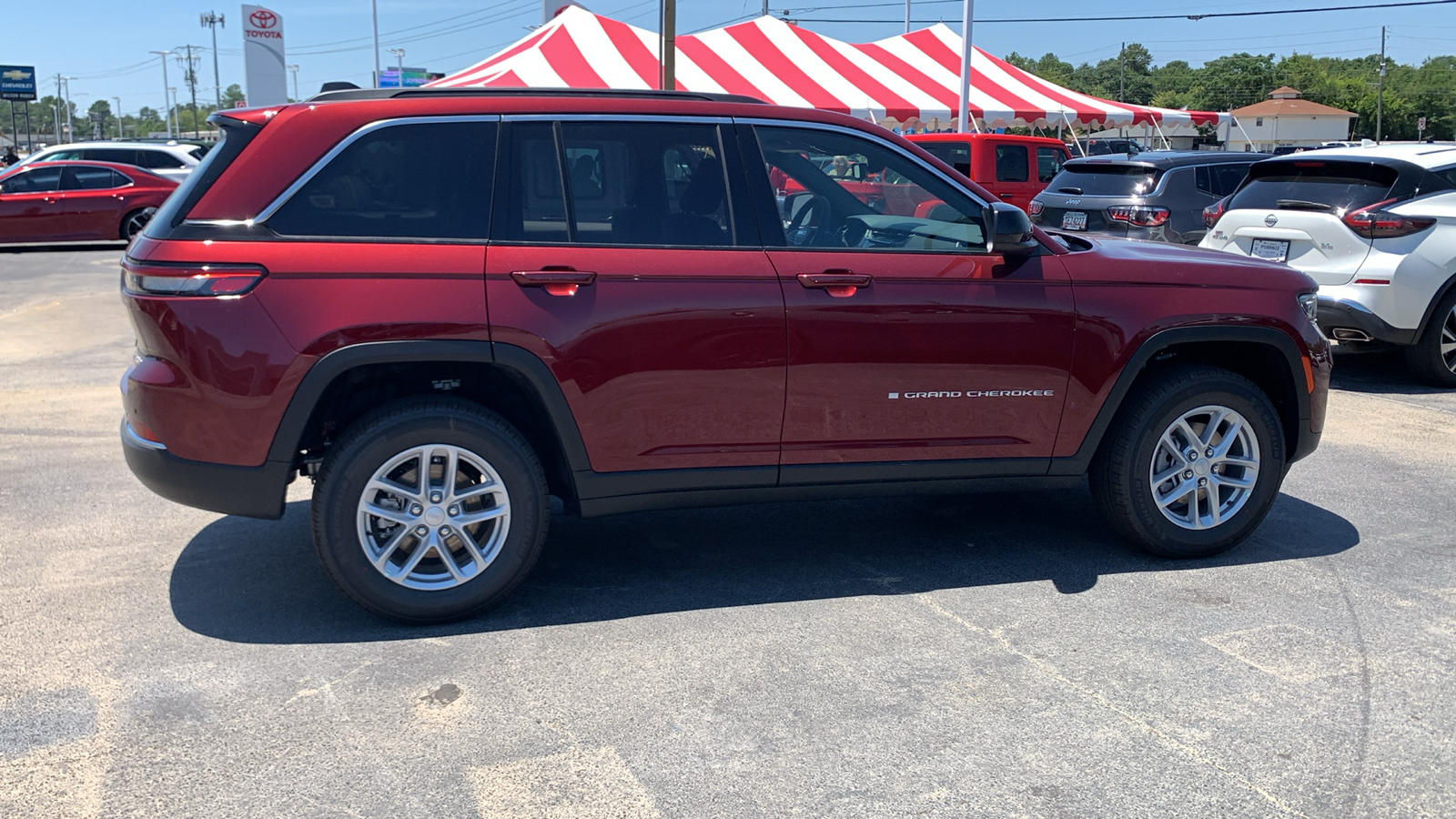 2024 Jeep Grand Cherokee Laredo 9