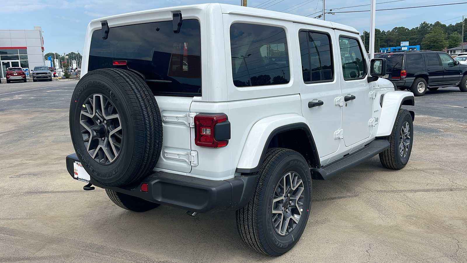 2024 Jeep Wrangler Sahara 9