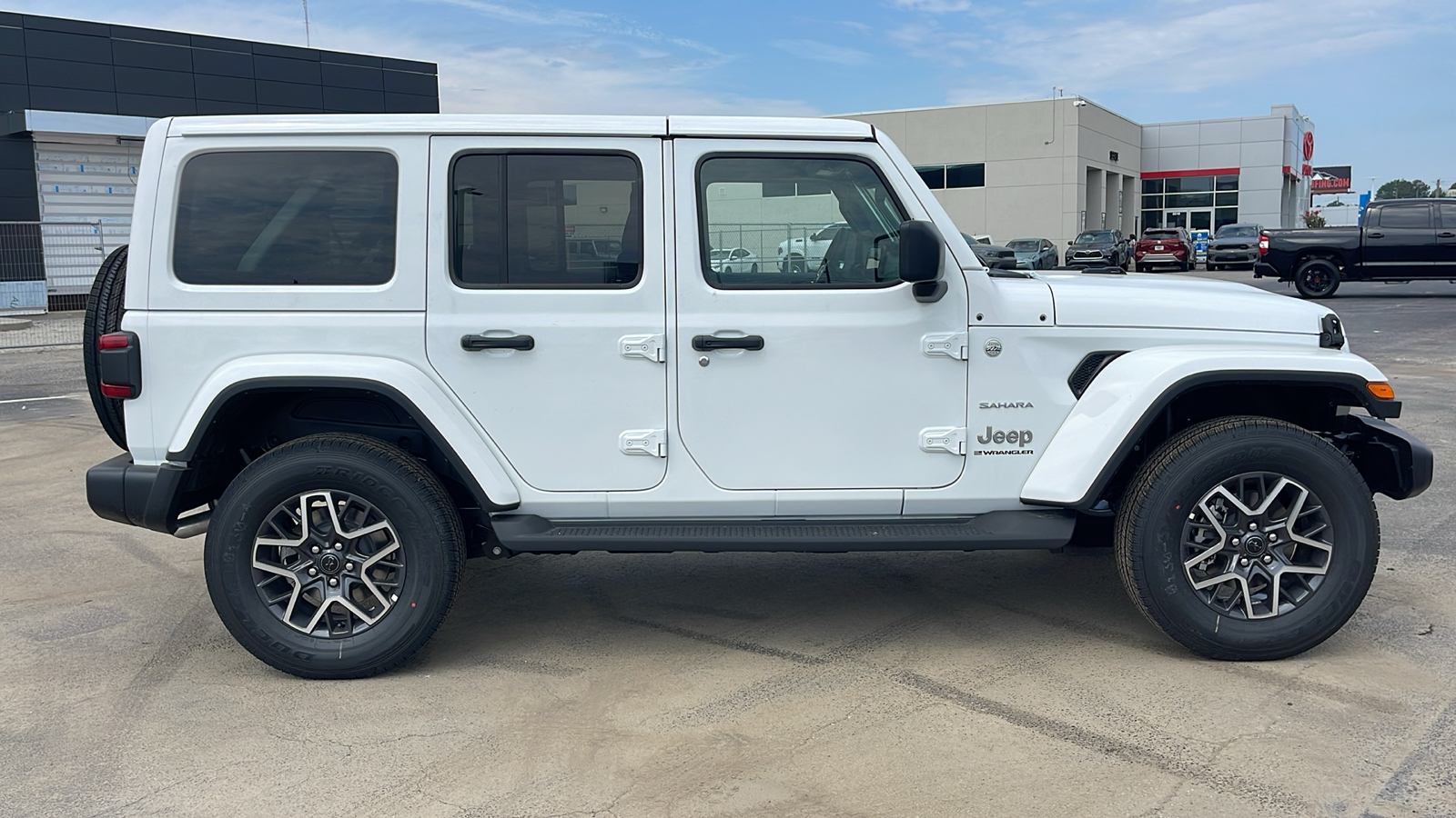 2024 Jeep Wrangler Sahara 10