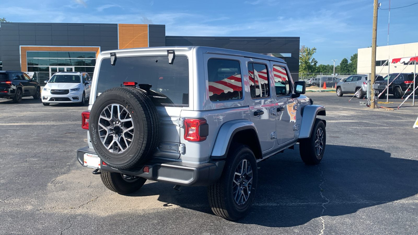 2024 Jeep Wrangler Sahara 8