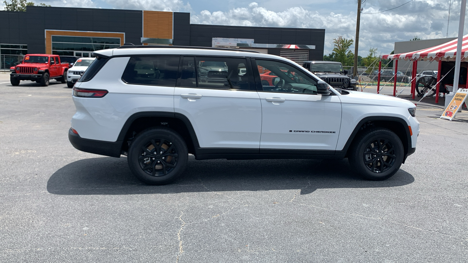 2024 Jeep Grand Cherokee L Altitude 9