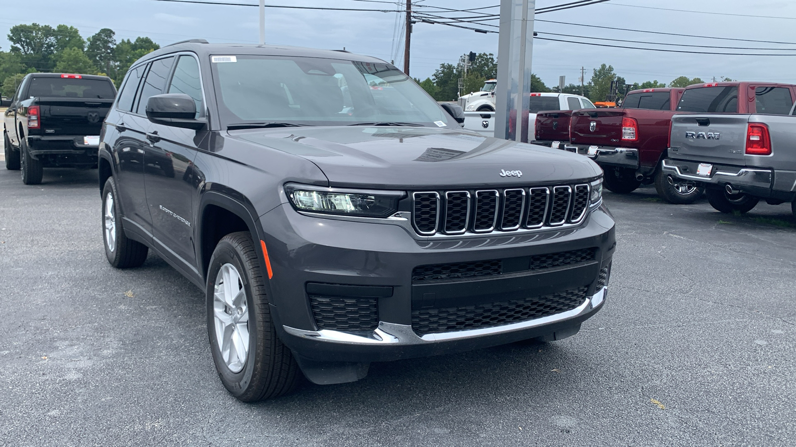 2024 Jeep Grand Cherokee L Laredo 2